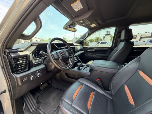 Used 2023 GMC Sierra 1500 AT4 w/ AT4 Premium Package AWD/4WD image 4