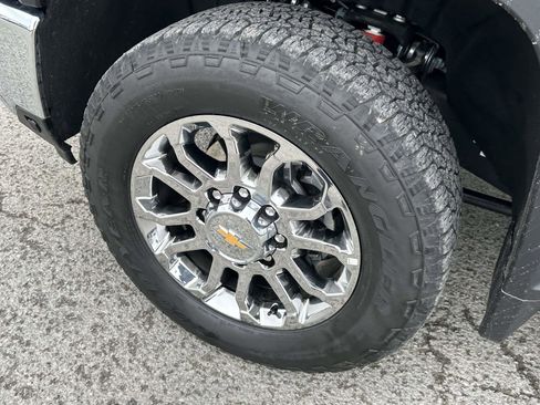 Used 2026 Chevrolet Silverado 2500 LTZ w/ LTZ Premium Package image 9