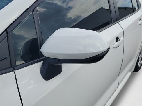Used 2025 Toyota Corolla LE FWD image 28