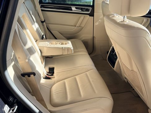 Used 2016 Volkswagen Touareg Executive image 26