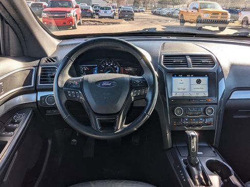 Used 2017 Ford Explorer XLT w/ Equipment Group 202A image 18