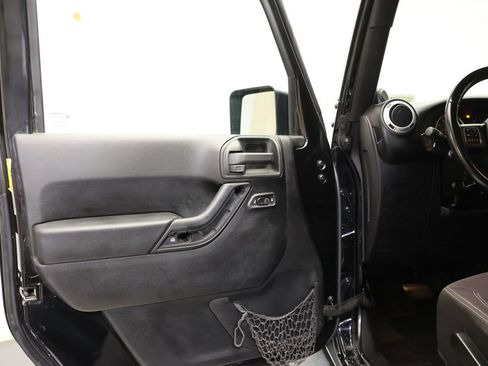 Used 2013 Jeep Wrangler Unlimited Sahara w/ Connectivity Group AWD/4WD image 23
