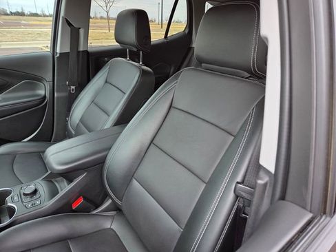 Used 2024 GMC Terrain SLT w/ Infotainment Package II image 11