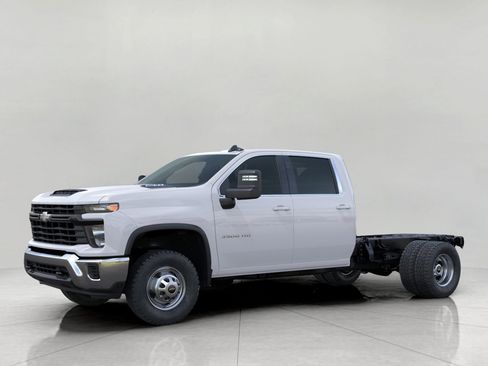 Used 2026 Chevrolet Silverado 3500 W/T w/ WT Convenience Package AWD/4WD image 2