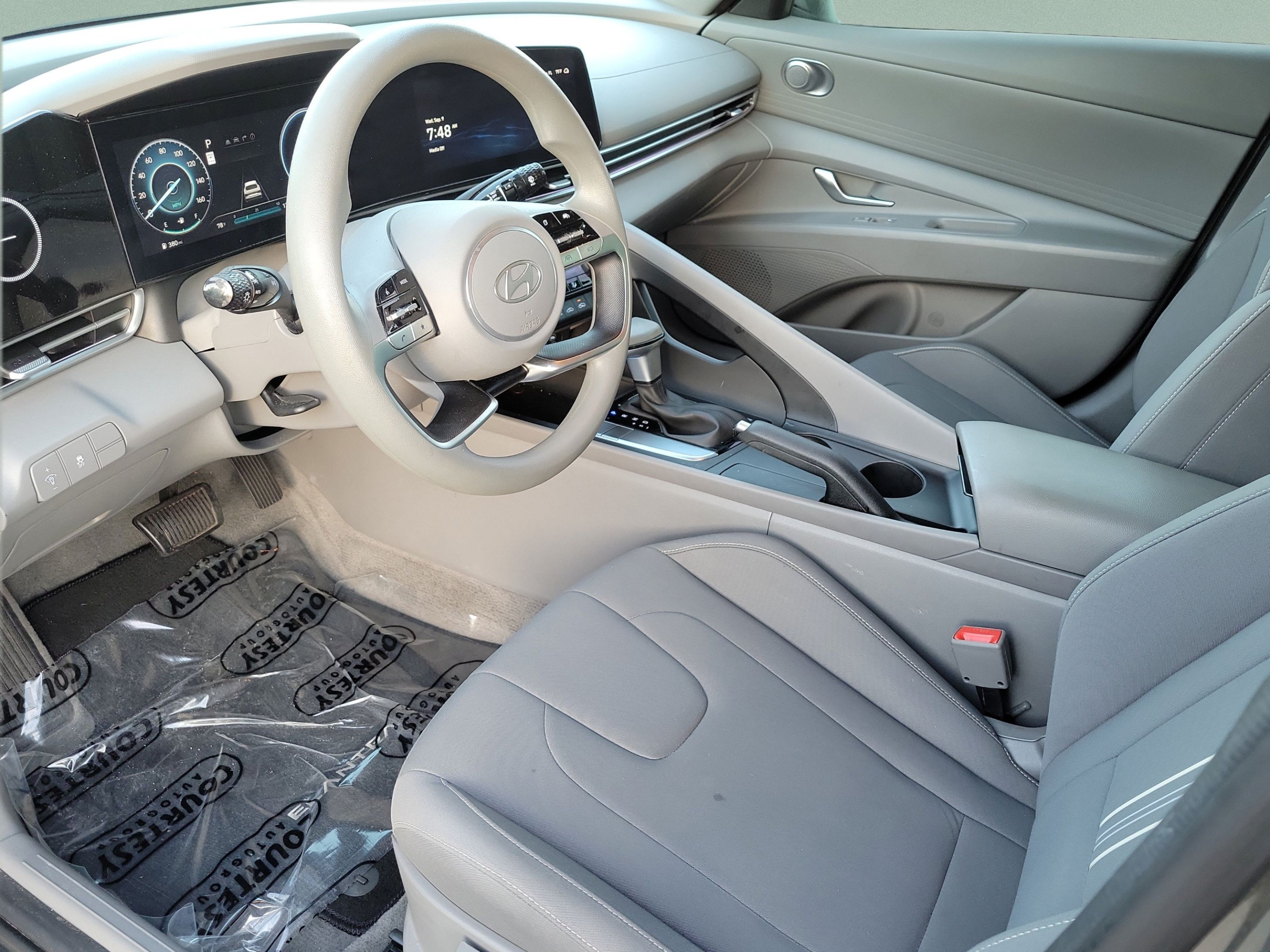 Used 2024 Hyundai Elantra SEL FWD image 15
