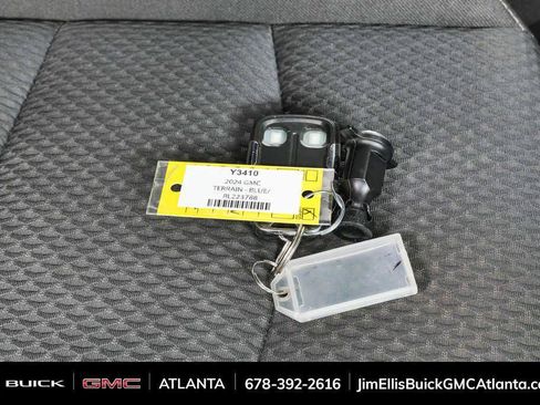 Used 2024 GMC Terrain SLE FWD image 36