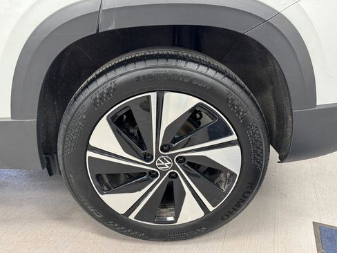 Used 2024 Volkswagen Taos SE image 34