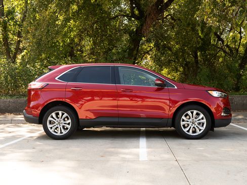 Used 2024 Ford Edge Titanium image 10