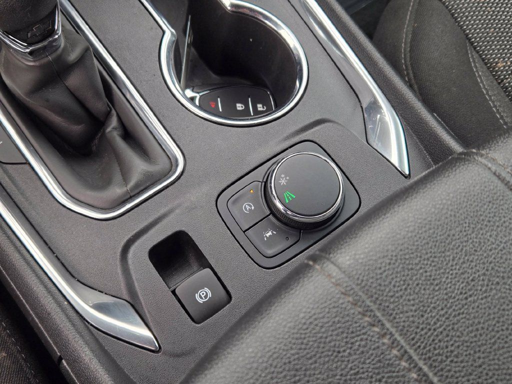 Used 2023 Chevrolet Traverse LT FWD image 39