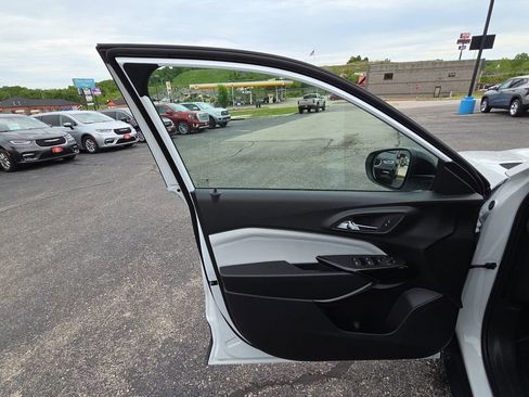 New 2026 Chevrolet Trax LT w/ Sunroof Package FWD image 12