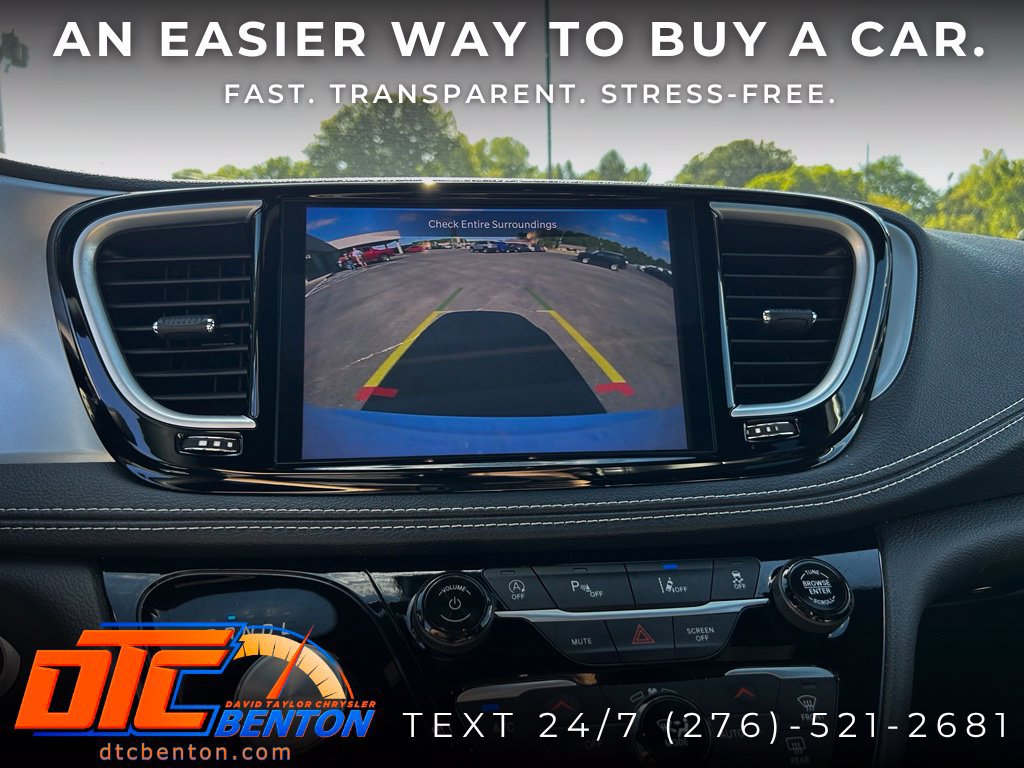 Used 2025 Chrysler Pacifica Limited FWD image 18