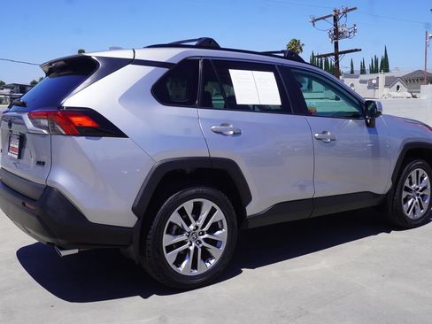 Certified 2022 Toyota RAV4 XLE Premium FWD image 7