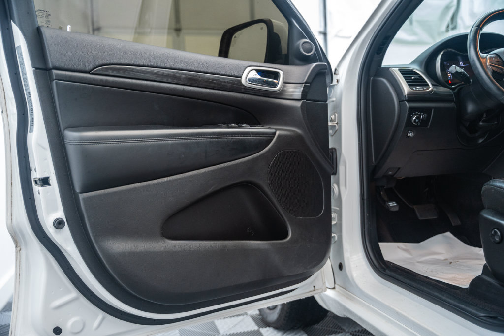Used 2019 Jeep Grand Cherokee Altitude AWD/4WD image 41
