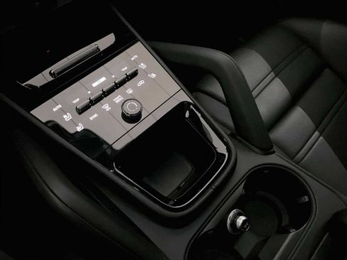 Used 2025 Porsche Cayenne S image 20