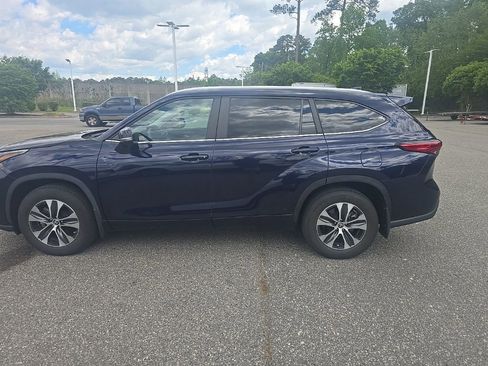 Used 2023 Toyota Highlander XLE image 8