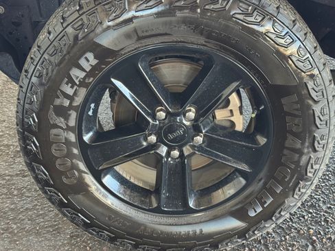 Used 2019 Jeep Wrangler Unlimited Sahara AWD/4WD image 29