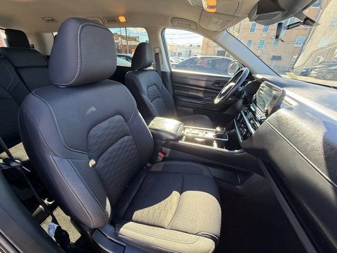 Used 2023 Nissan Pathfinder SV image 12