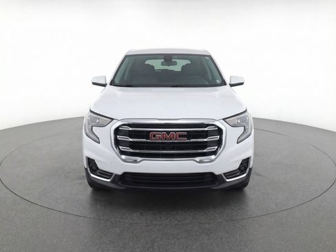 Used 2023 GMC Acadia SLT FWD image 2