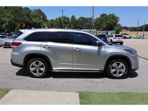 Used 2017 Toyota Highlander FWD V6 image 9