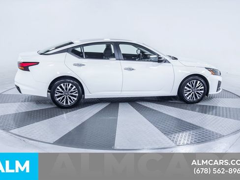 Used 2025 Nissan Altima 2.5 SV FWD image 11