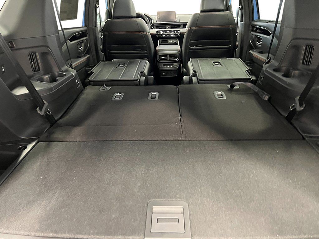 Used 2025 Honda Pilot TrailSport image 36