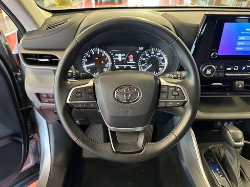Used 2023 Toyota Highlander LE FWD image 18