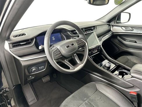 Used 2023 Jeep Grand Cherokee L Laredo image 11