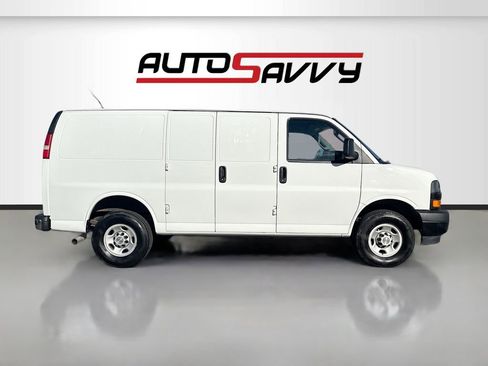 Used 2024 Chevrolet Express 3500 w/ Driver Convenience Package RWD image 8