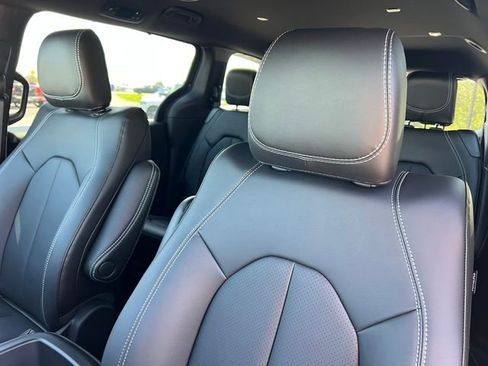 New 2026 Chrysler Pacifica Select FWD image 12