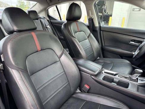 Used 2025 Nissan Sentra SR w/ SR Premium Package image 10