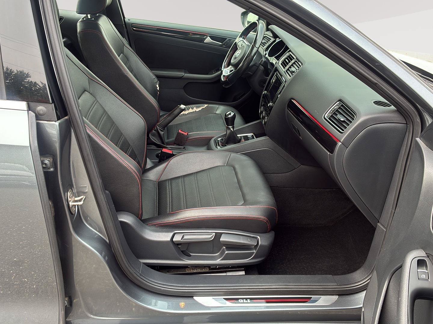 Used 2017 Volkswagen Jetta GLI FWD image 10