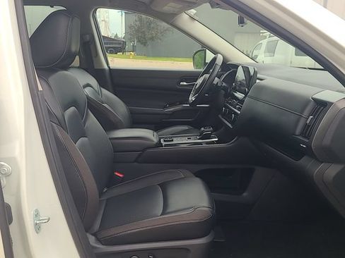 Used 2024 Nissan Pathfinder SL AWD/4WD image 28