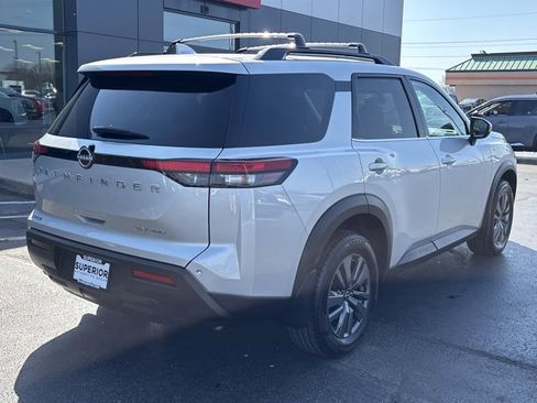 Certified 2023 Nissan Pathfinder SV image 3