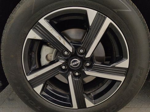 Used 2025 Nissan Sentra SV FWD image 31