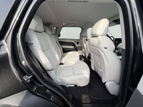 Used 2016 Land Rover Range Rover Sport SE image 28