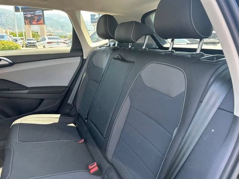 Used 2024 Volkswagen Taos SE AWD/4WD image 21