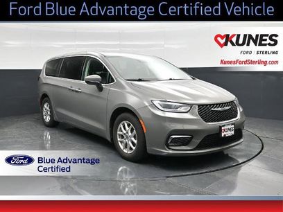 Used 2023 Chrysler Pacifica Touring-L