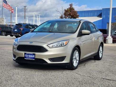 Used 2018 Ford Focus SE image 2