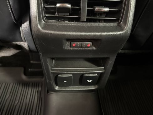 Used 2018 Ford Edge Titanium w/ Equipment Group 302A AWD/4WD image 33
