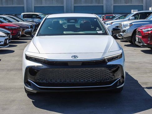 New 2026 Toyota Crown XLE image 2