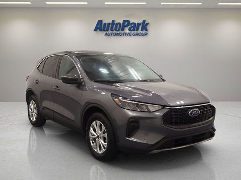 Used 2023 Ford Escape Active w/ Tech Pack #1 AWD/4WD image 2