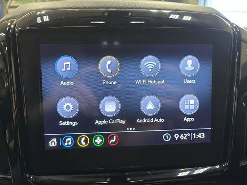 Used 2021 Chevrolet Traverse LT image 23