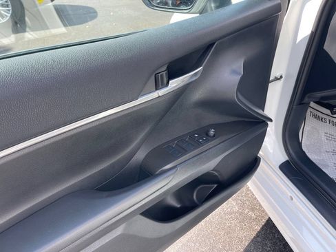 Used 2022 Toyota Camry SE FWD image 10