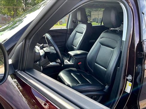 Used 2022 Ford Explorer XLT w/ Equipment Group 202A AWD/4WD image 24