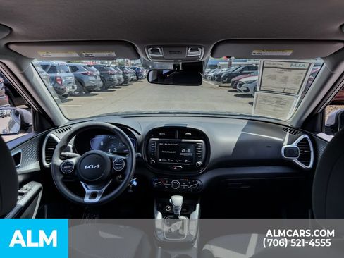 Used 2025 Kia Soul LX w/ LX Technology Package FWD image 17