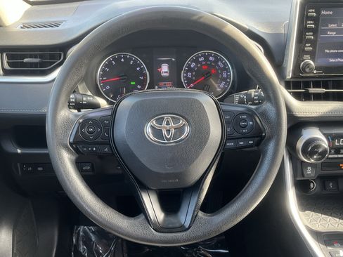 Used 2020 Toyota RAV4 XLE w/ Convenience Package FWD image 18