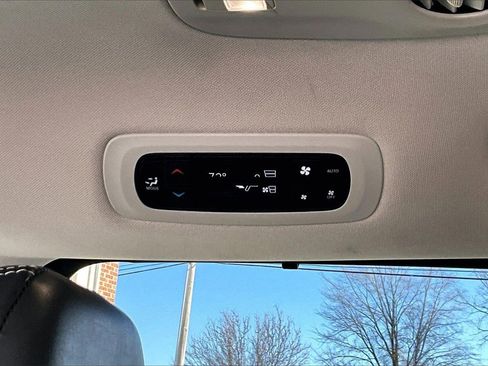 Certified 2024 Chrysler Pacifica Touring-L image 15