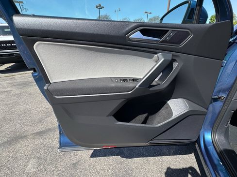 Used 2020 Volkswagen Tiguan S image 19