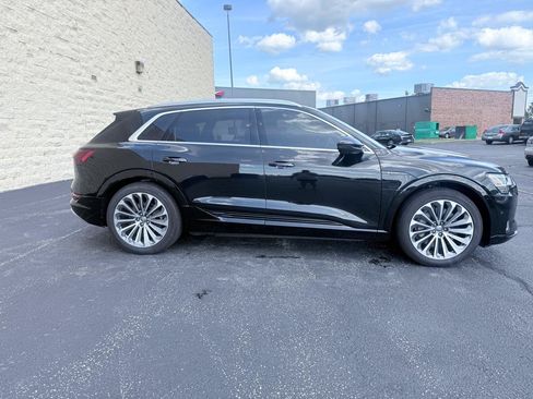 Used 2019 Audi e-tron Prestige w/ Prestige Package AWD/4WD image 6