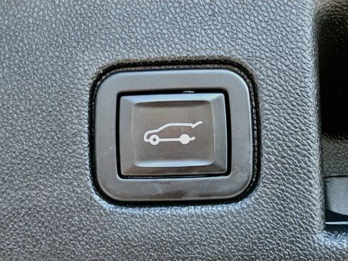 Used 2020 Chevrolet Equinox Premier FWD image 33